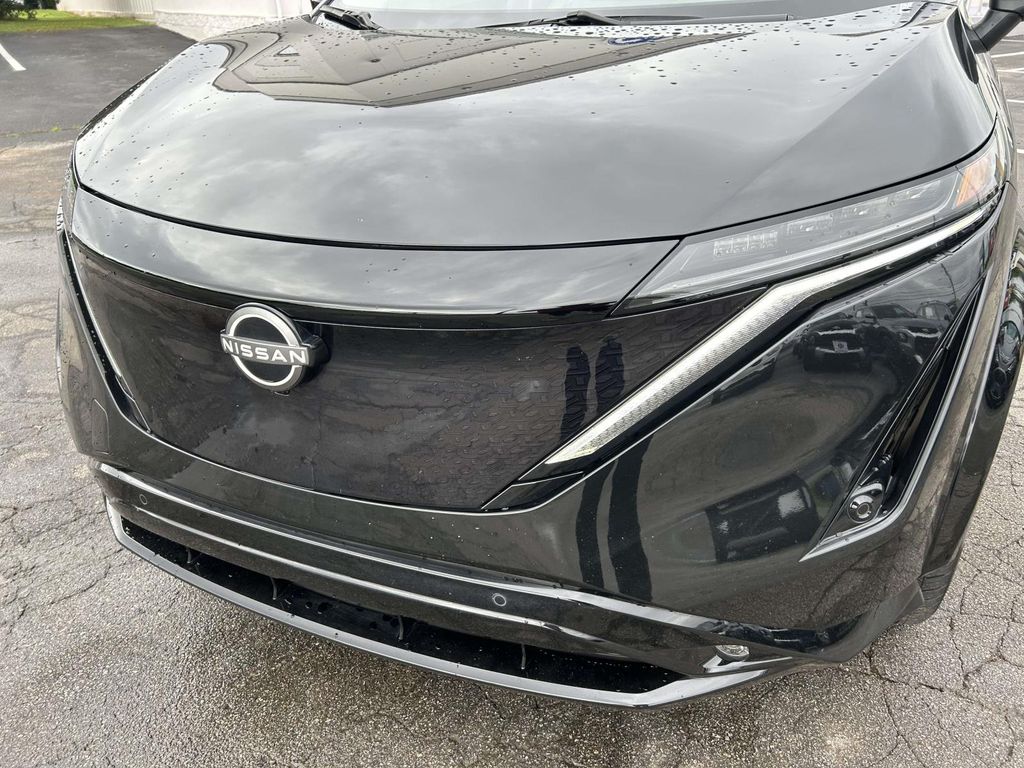 Vehicle photo 11