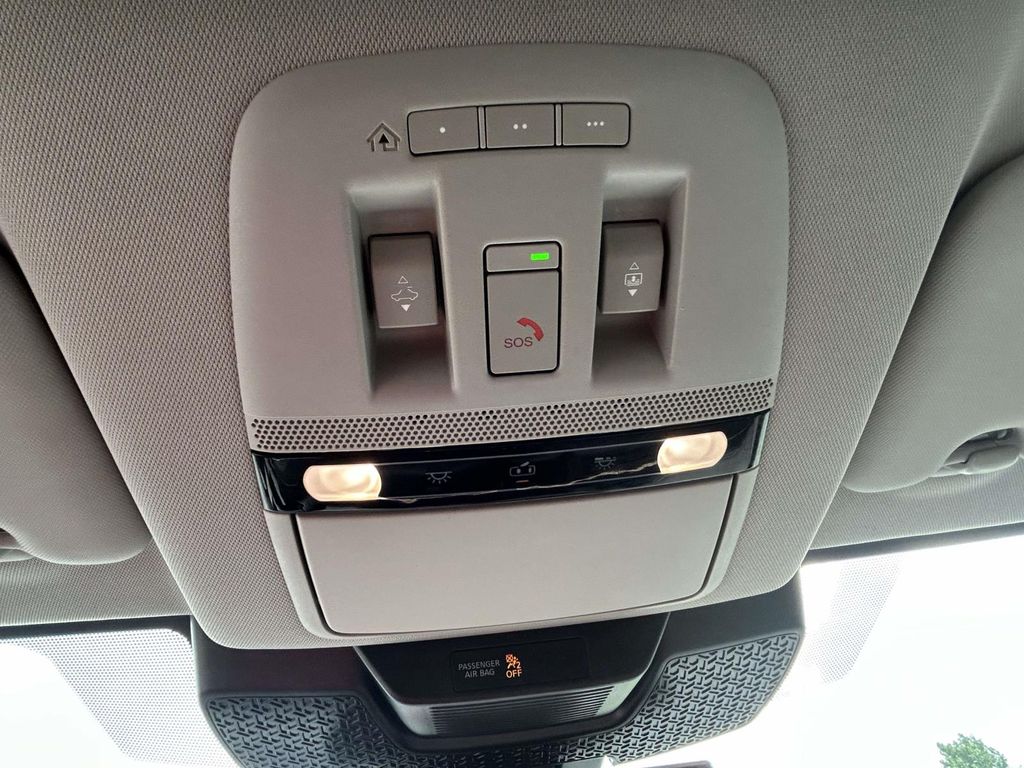Vehicle photo 37