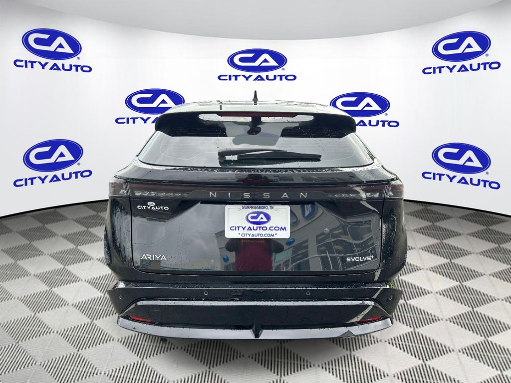 Vehicle photo 5