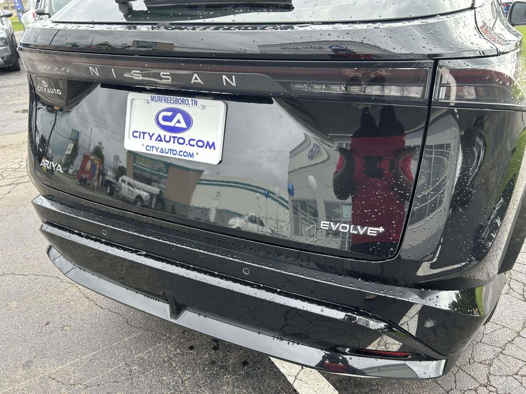 Vehicle photo 13