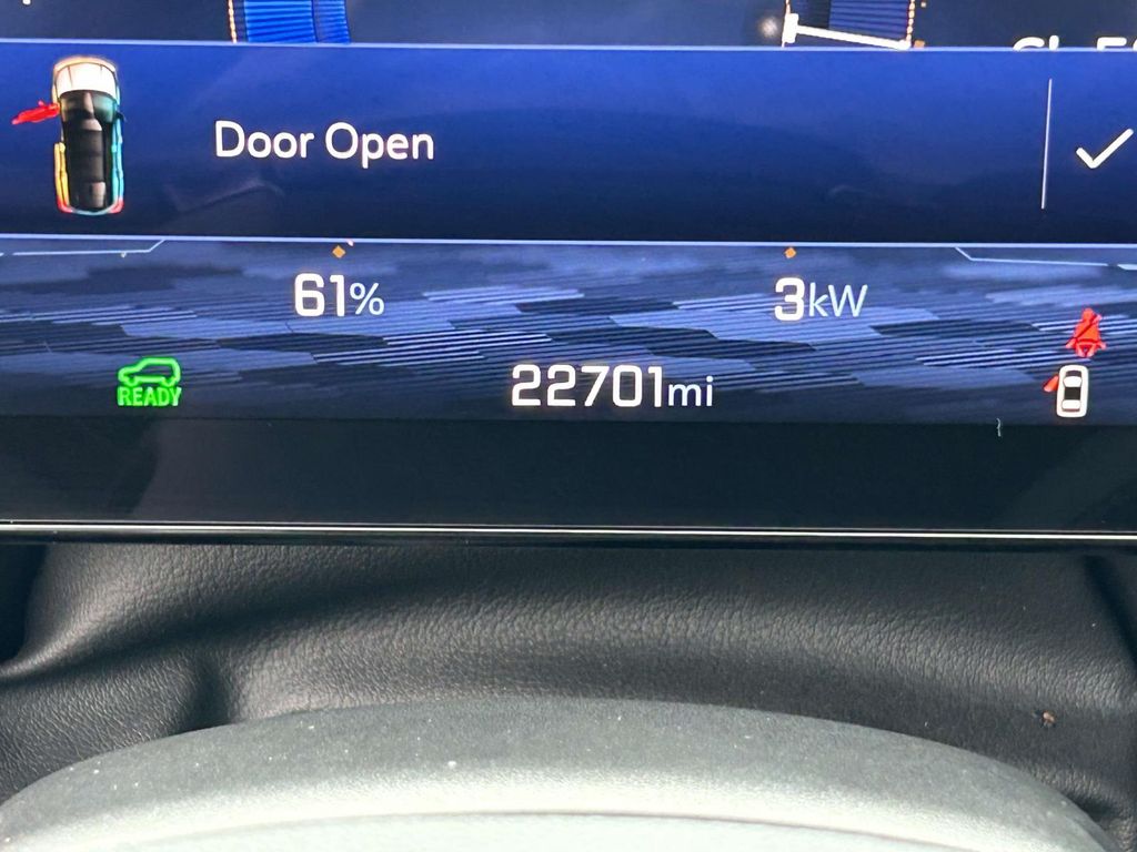 Vehicle photo 37