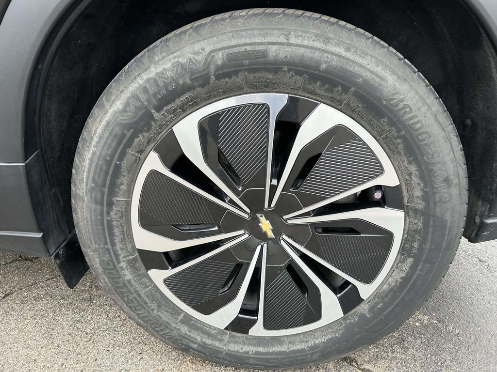 Vehicle photo 17