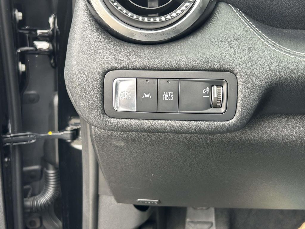 Vehicle photo 35