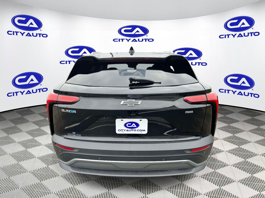 Vehicle photo 5
