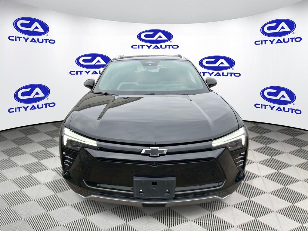 Vehicle photo 10