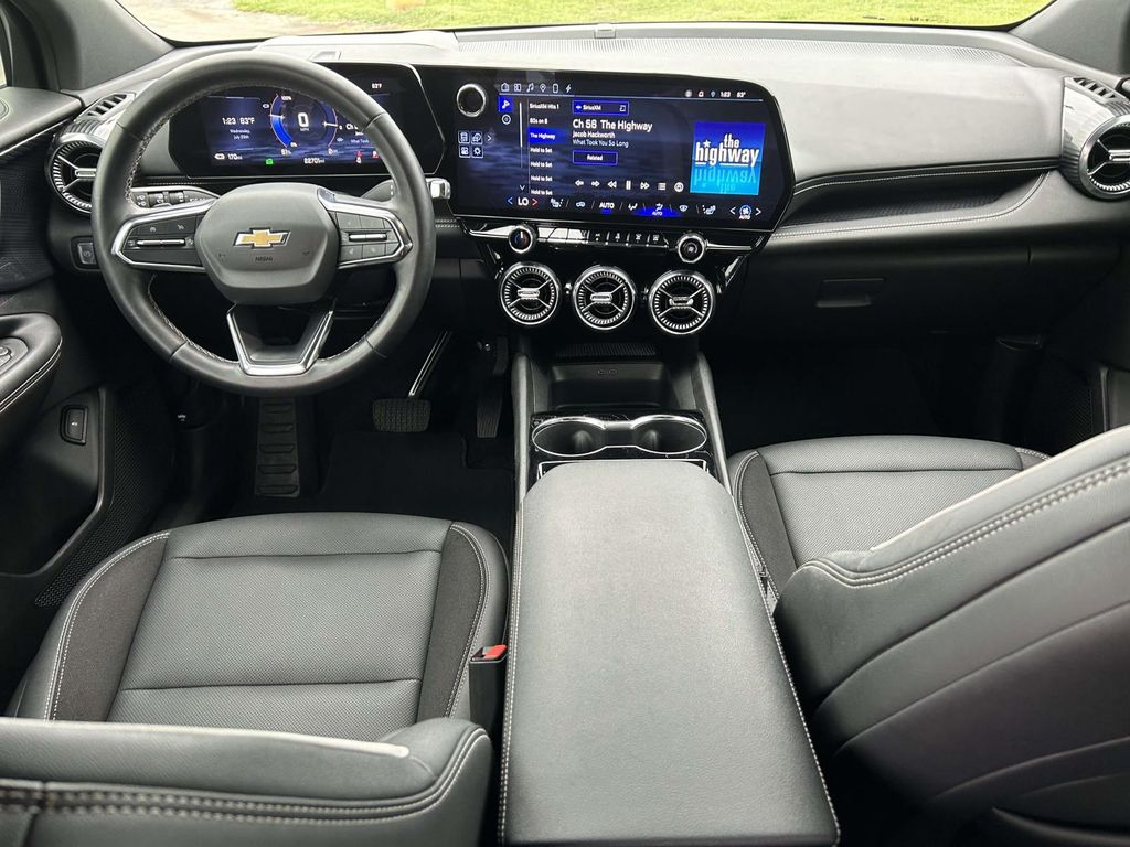 Vehicle photo 21