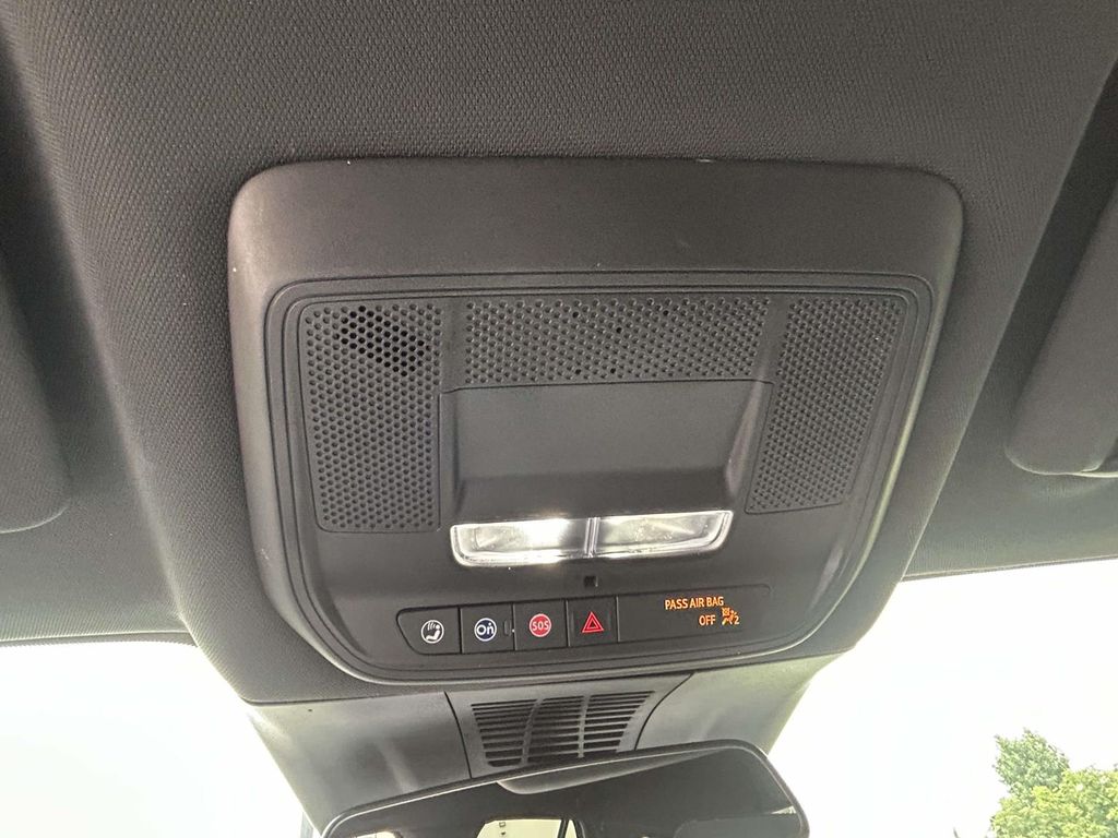 Vehicle photo 34