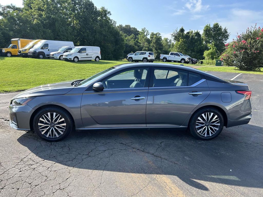Used 2025 Nissan Altima Sedan