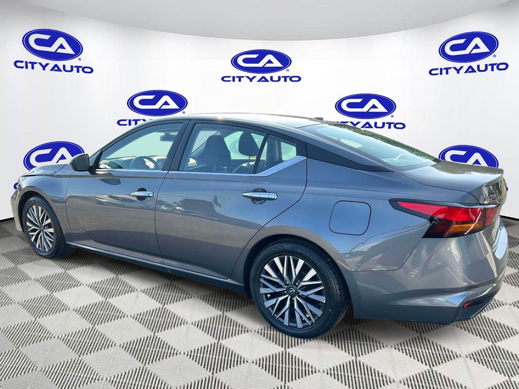Used 2025 Nissan Altima Sedan