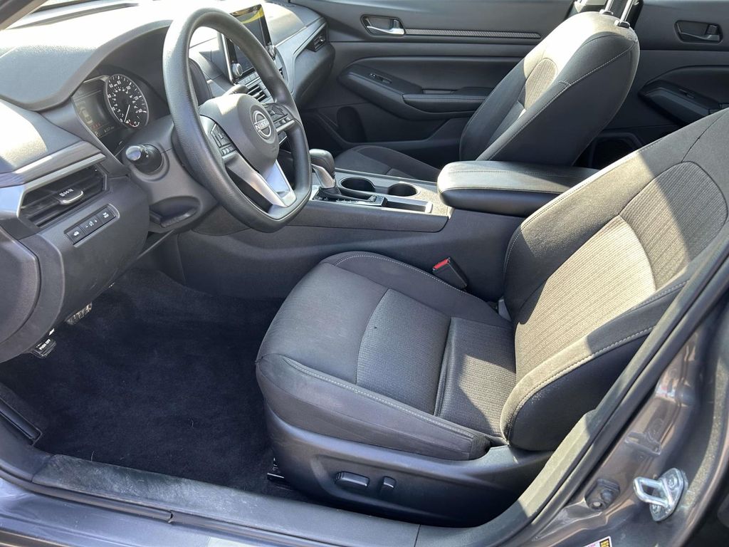 Used 2025 Nissan Altima Sedan