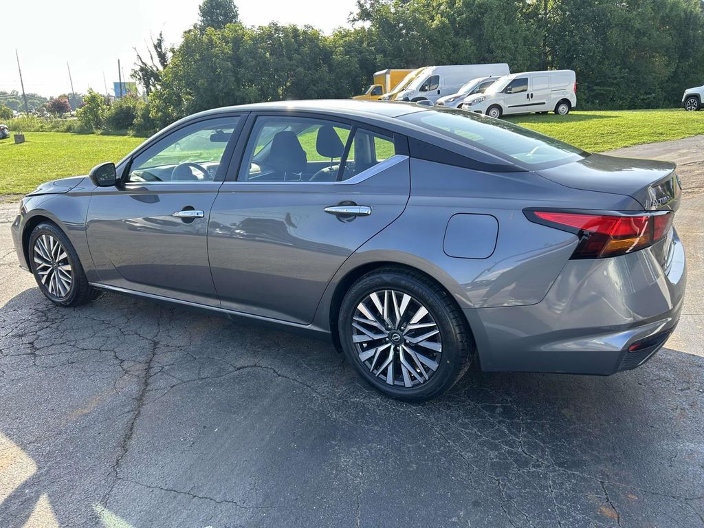 Used 2025 Nissan Altima Sedan