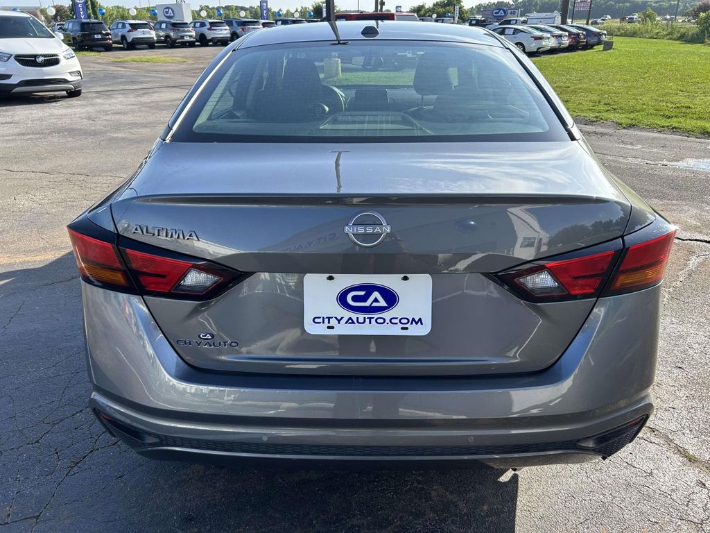 Used 2025 Nissan Altima Sedan