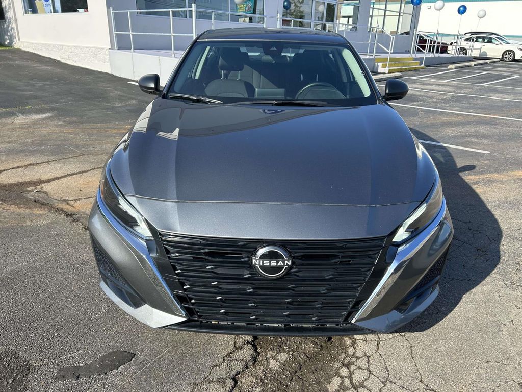 Used 2025 Nissan Altima Sedan
