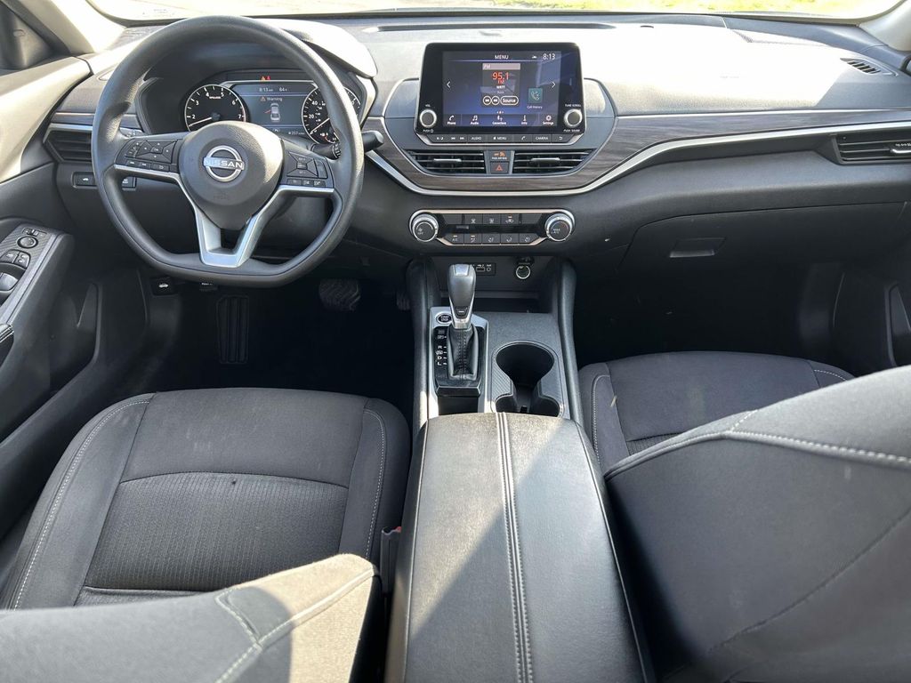 Used 2025 Nissan Altima Sedan