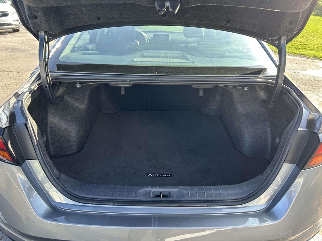 Used 2025 Nissan Altima Sedan