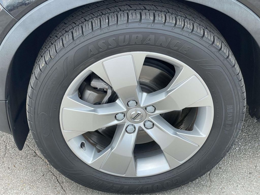 Used 2021 Volvo XC40 T5 SUV