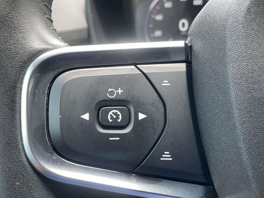 Used 2021 Volvo XC40 T5 SUV