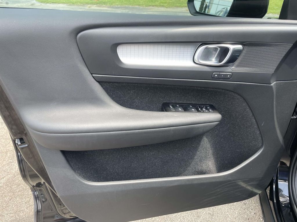 Used 2021 Volvo XC40 T5 SUV