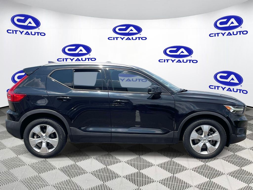 Used 2021 Volvo XC40 T5 SUV