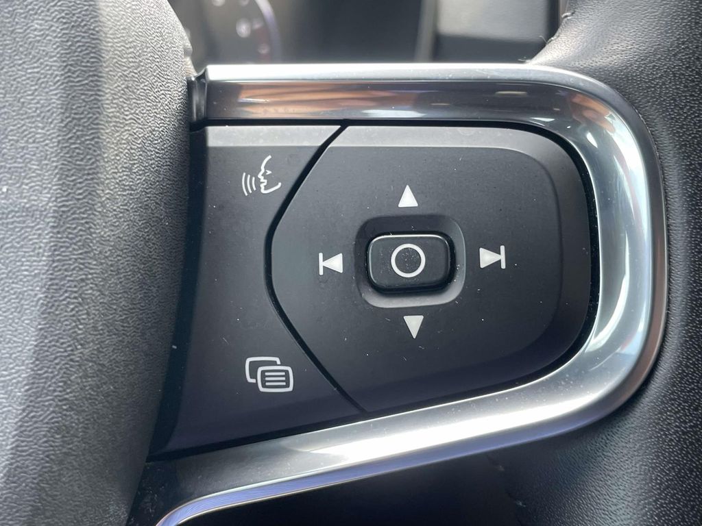 Used 2021 Volvo XC40 T5 SUV