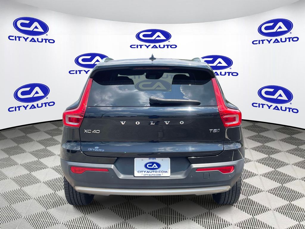 Used 2021 Volvo XC40 T5 SUV