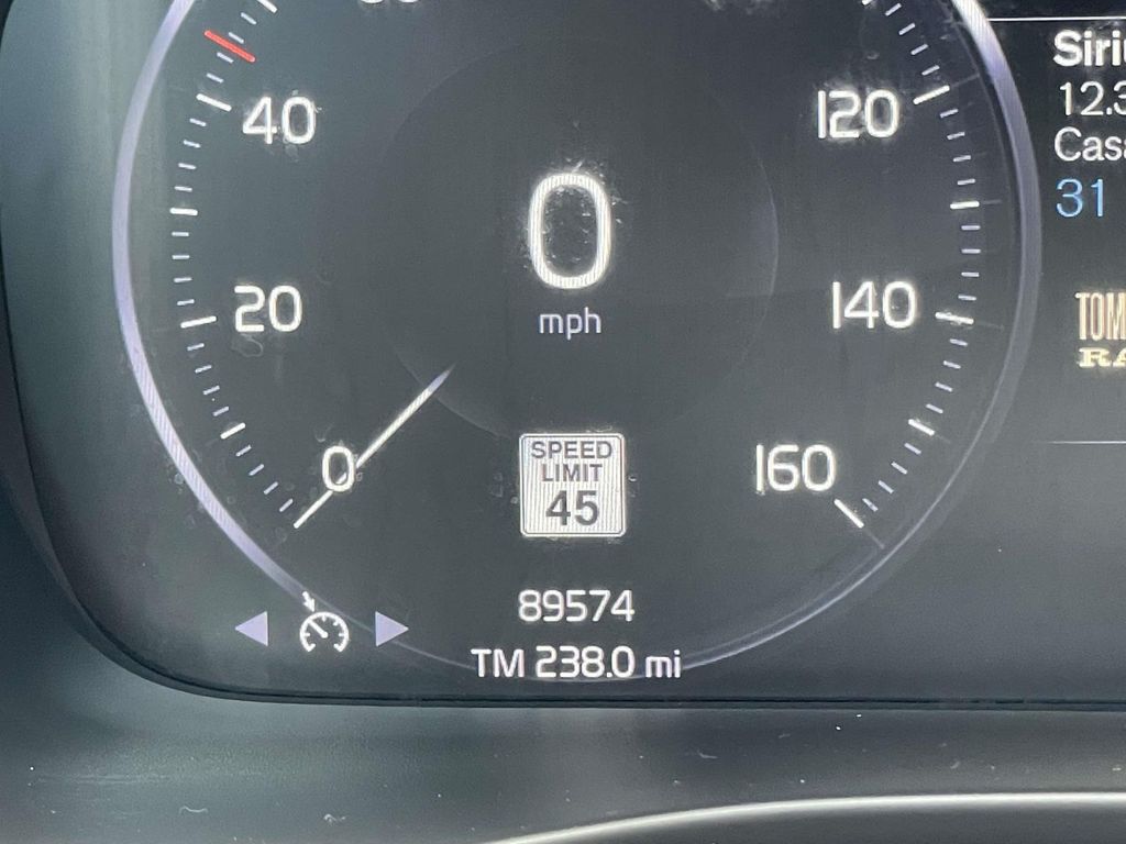 Used 2021 Volvo XC40 T5 SUV