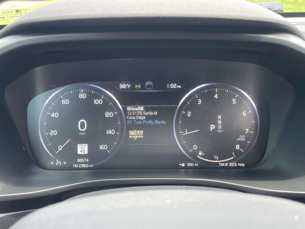 Used 2021 Volvo XC40 T5 SUV