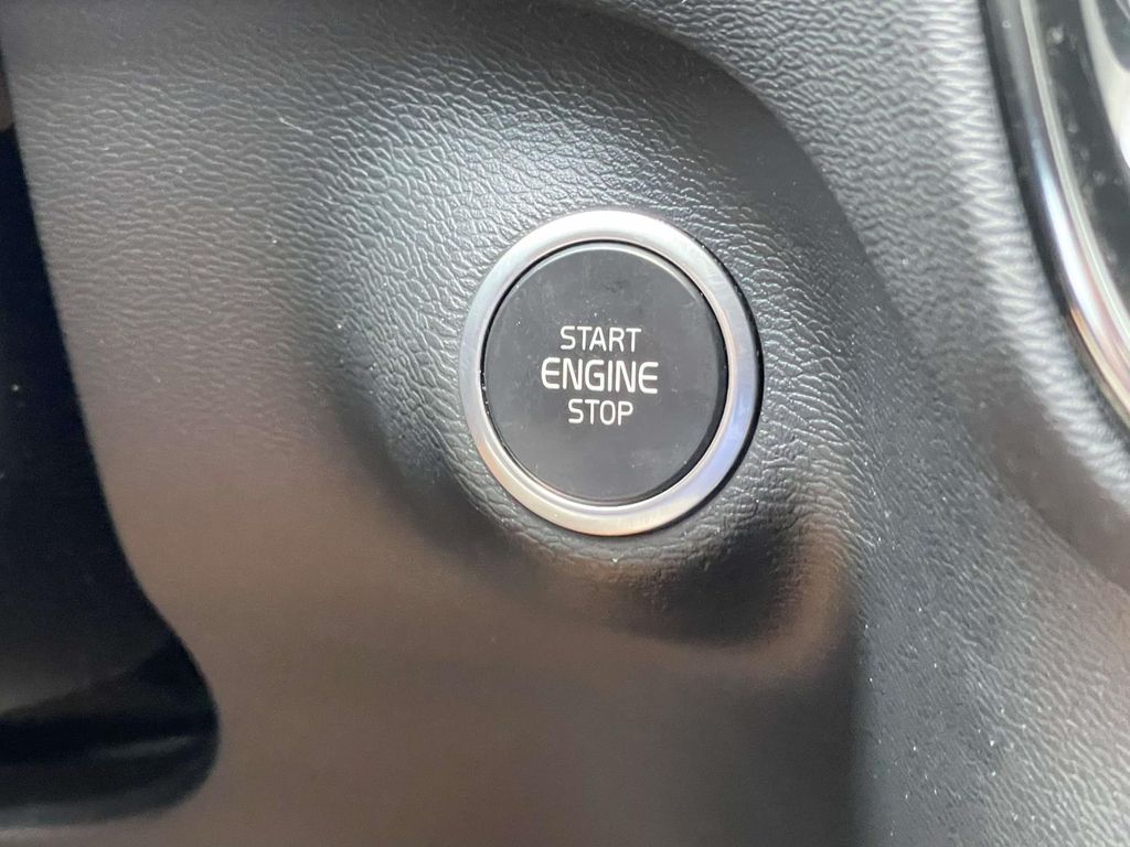 Used 2021 Volvo XC40 T5 SUV