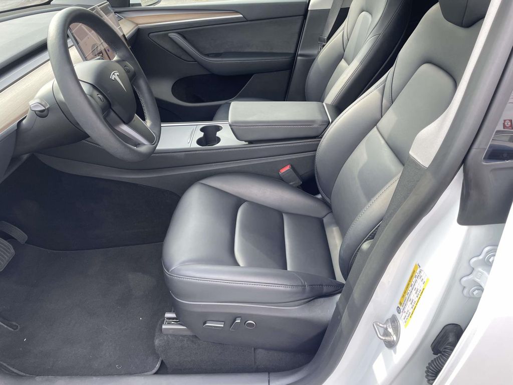 Vehicle photo 15