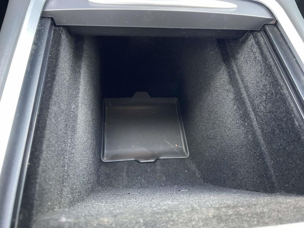 Vehicle photo 31