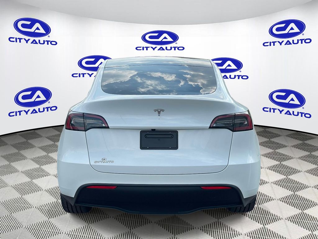 Vehicle photo 5
