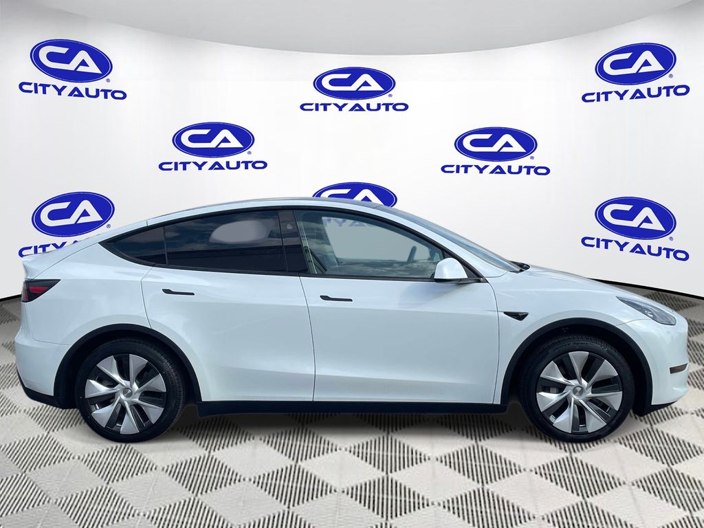 Vehicle photo 2