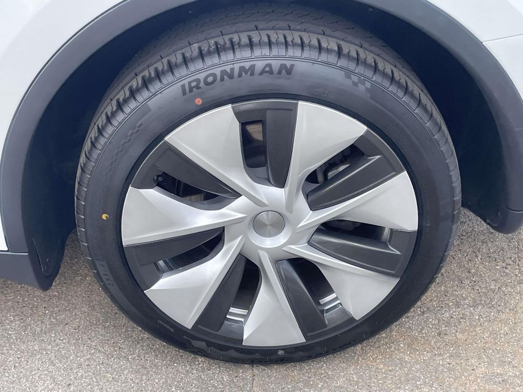 Vehicle photo 11
