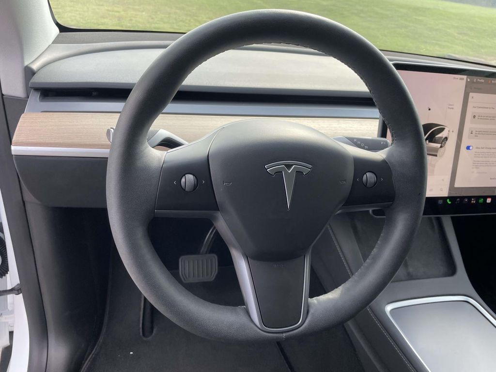 Vehicle photo 21