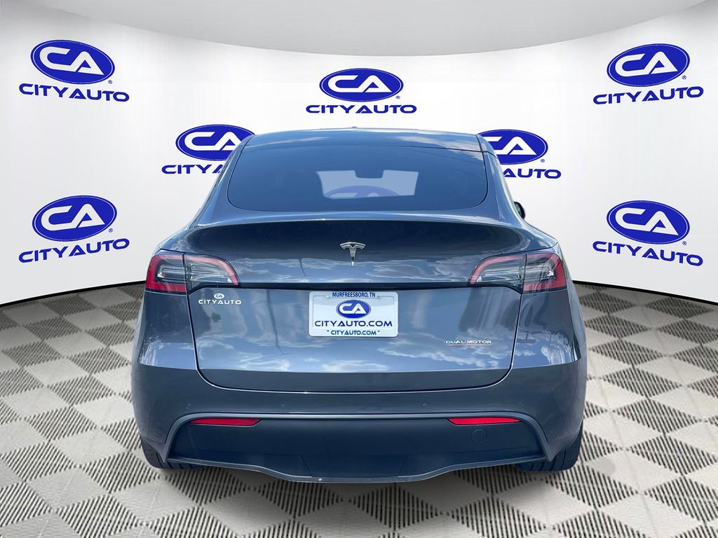 Vehicle photo 5