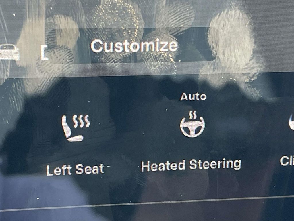 Vehicle photo 30