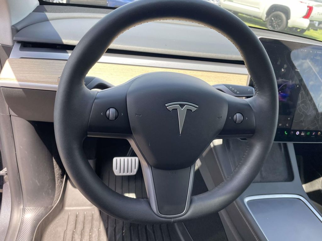 Vehicle photo 20