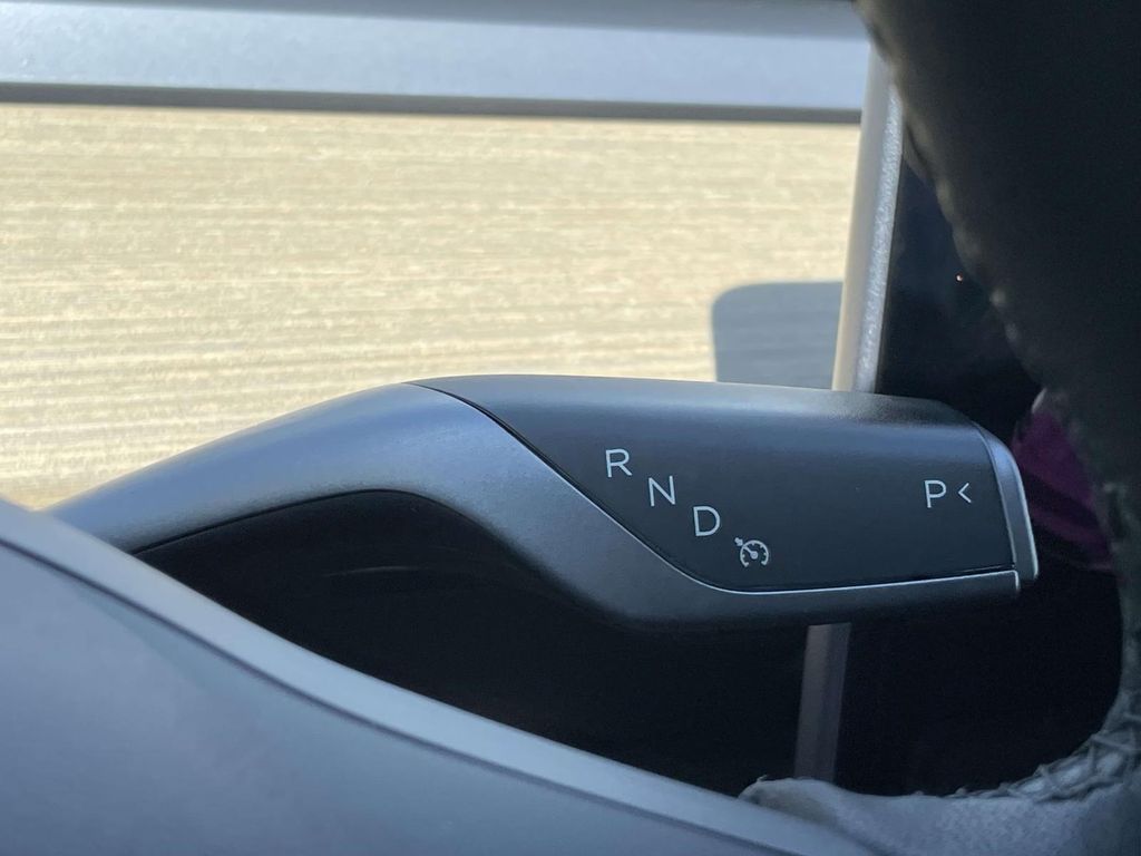 Vehicle photo 35
