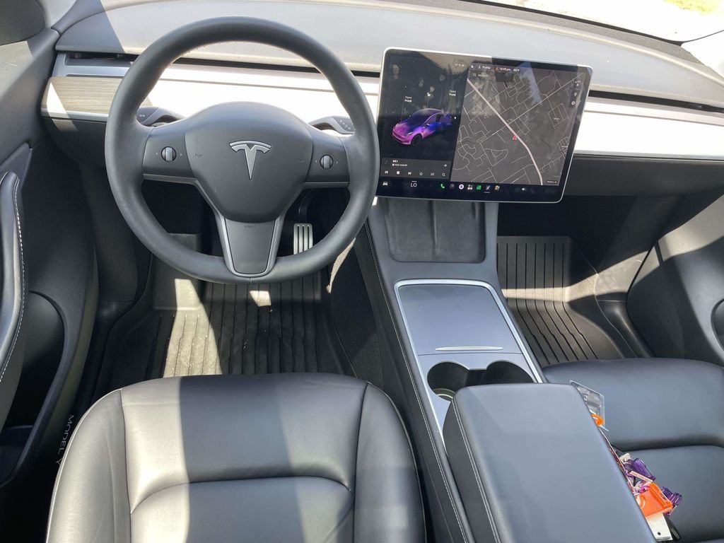 Vehicle photo 12