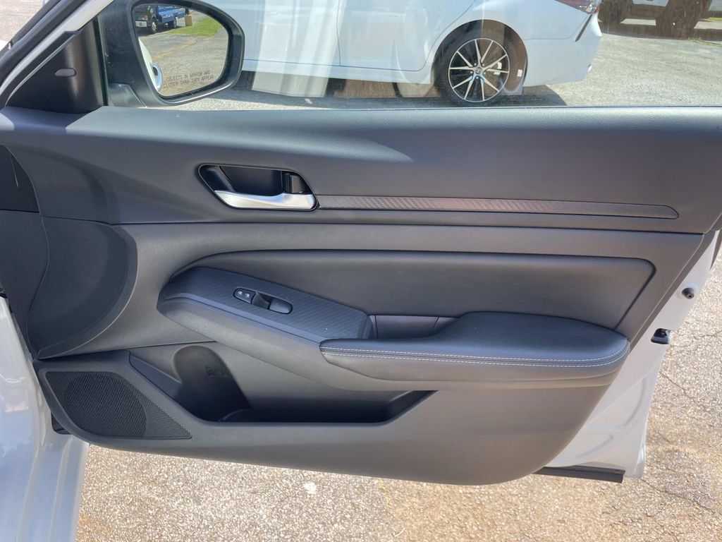Used 2025 Nissan Altima Sedan