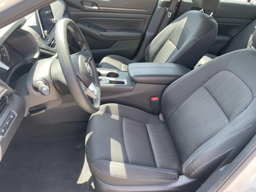 Used 2025 Nissan Altima Sedan