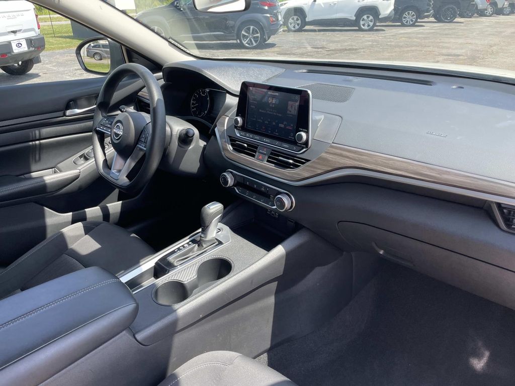 Used 2025 Nissan Altima Sedan