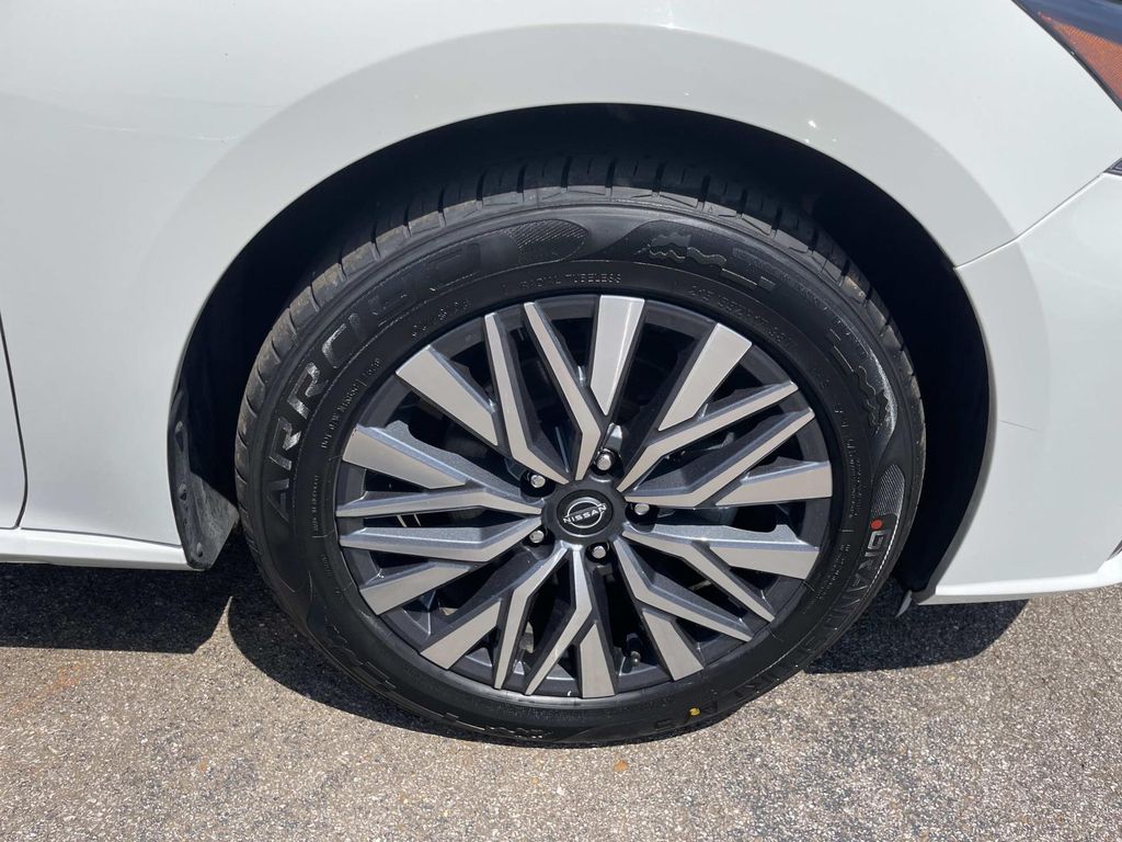 Used 2025 Nissan Altima Sedan