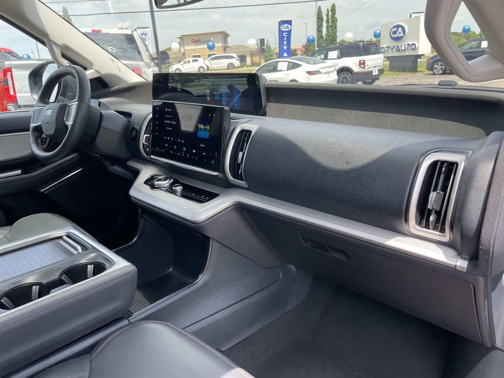 Used 2025 Ford Expedition SUV