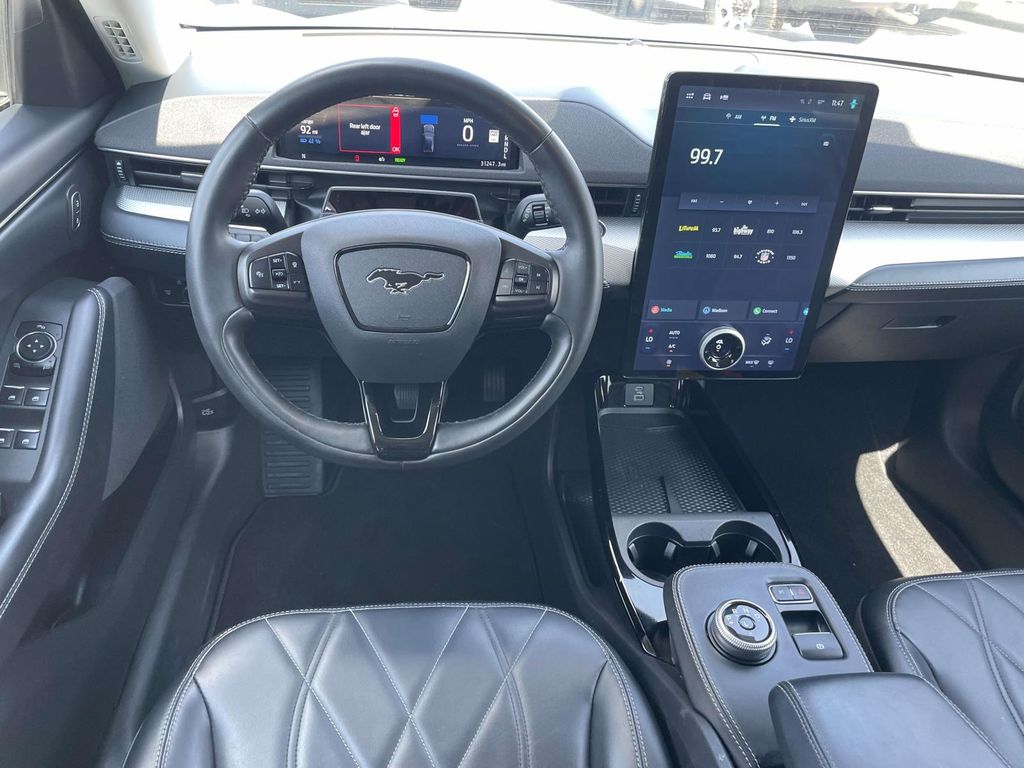 Vehicle photo 13
