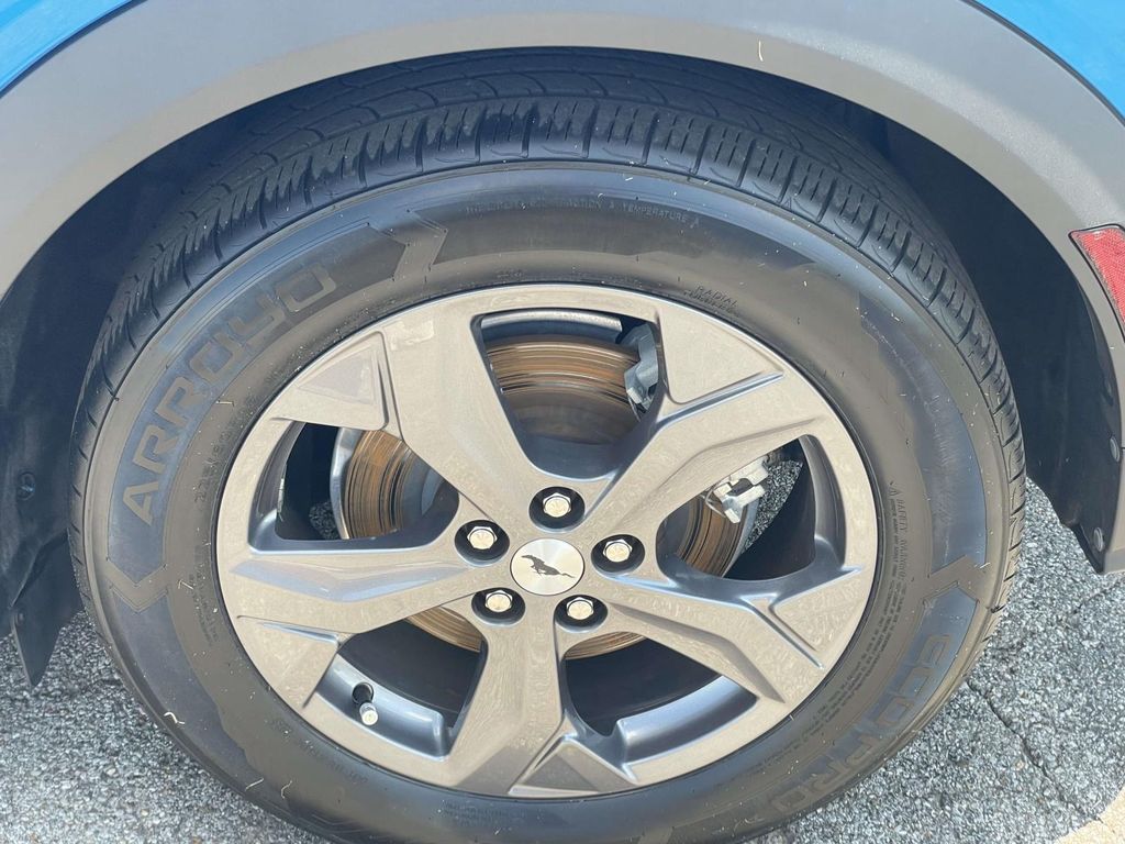 Vehicle photo 11