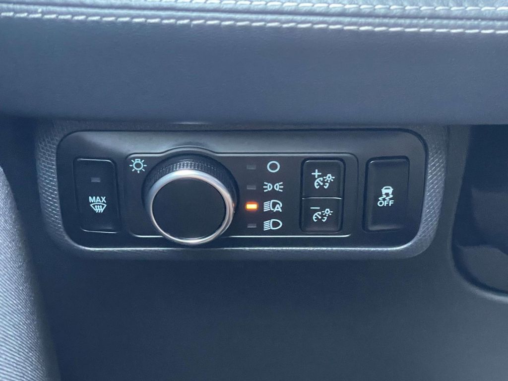 Vehicle photo 35