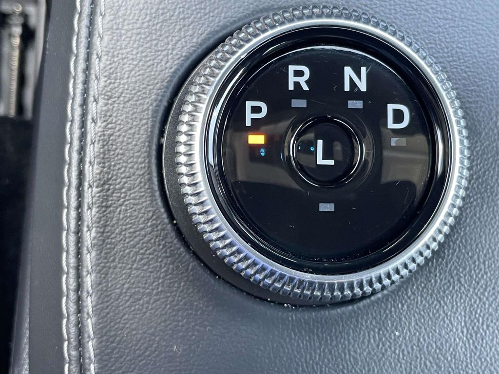 Vehicle photo 31