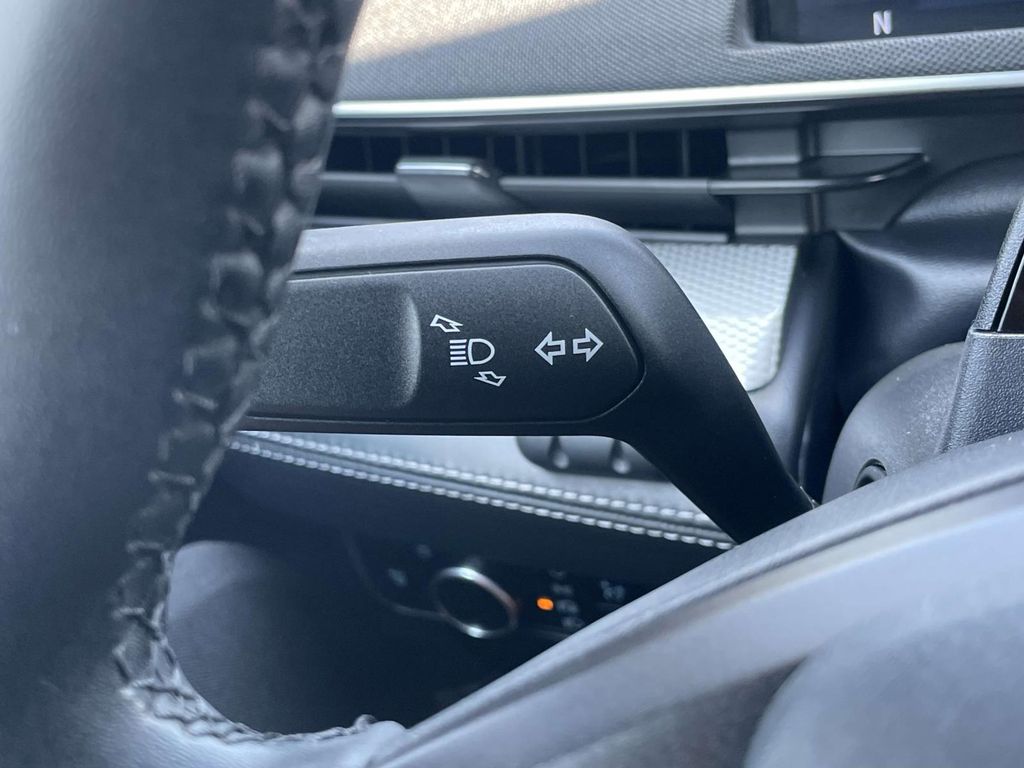 Vehicle photo 34