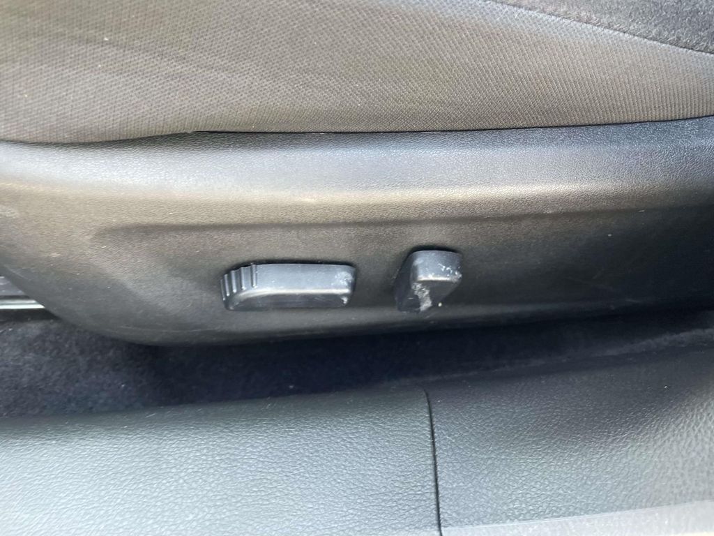 Vehicle photo 17
